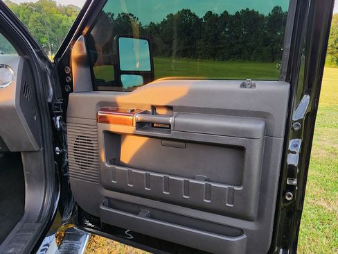 Used 2009 Ford F350 Lariat image 19