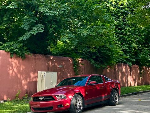 Used 2011 Ford Mustang Premium w/ 202A Rapid Spec Order Code image 10
