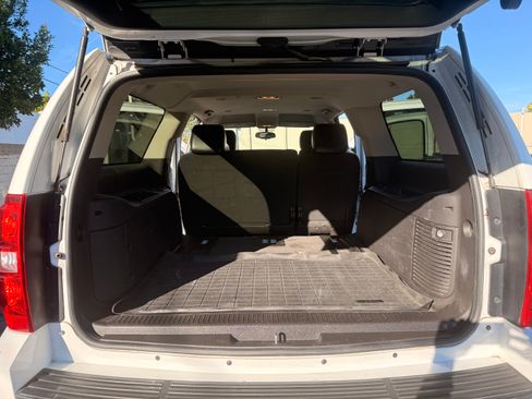 Used 2011 Chevrolet Suburban LT RWD image 14