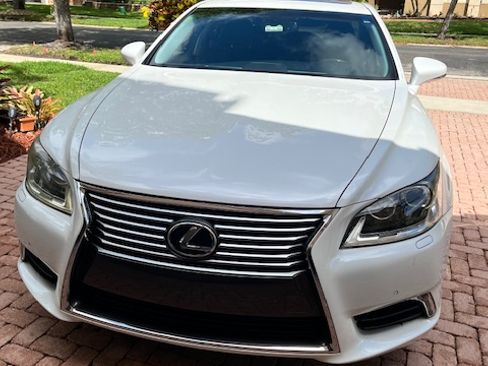Used 2014 Lexus LS 460 w/ Comfort Package image 2