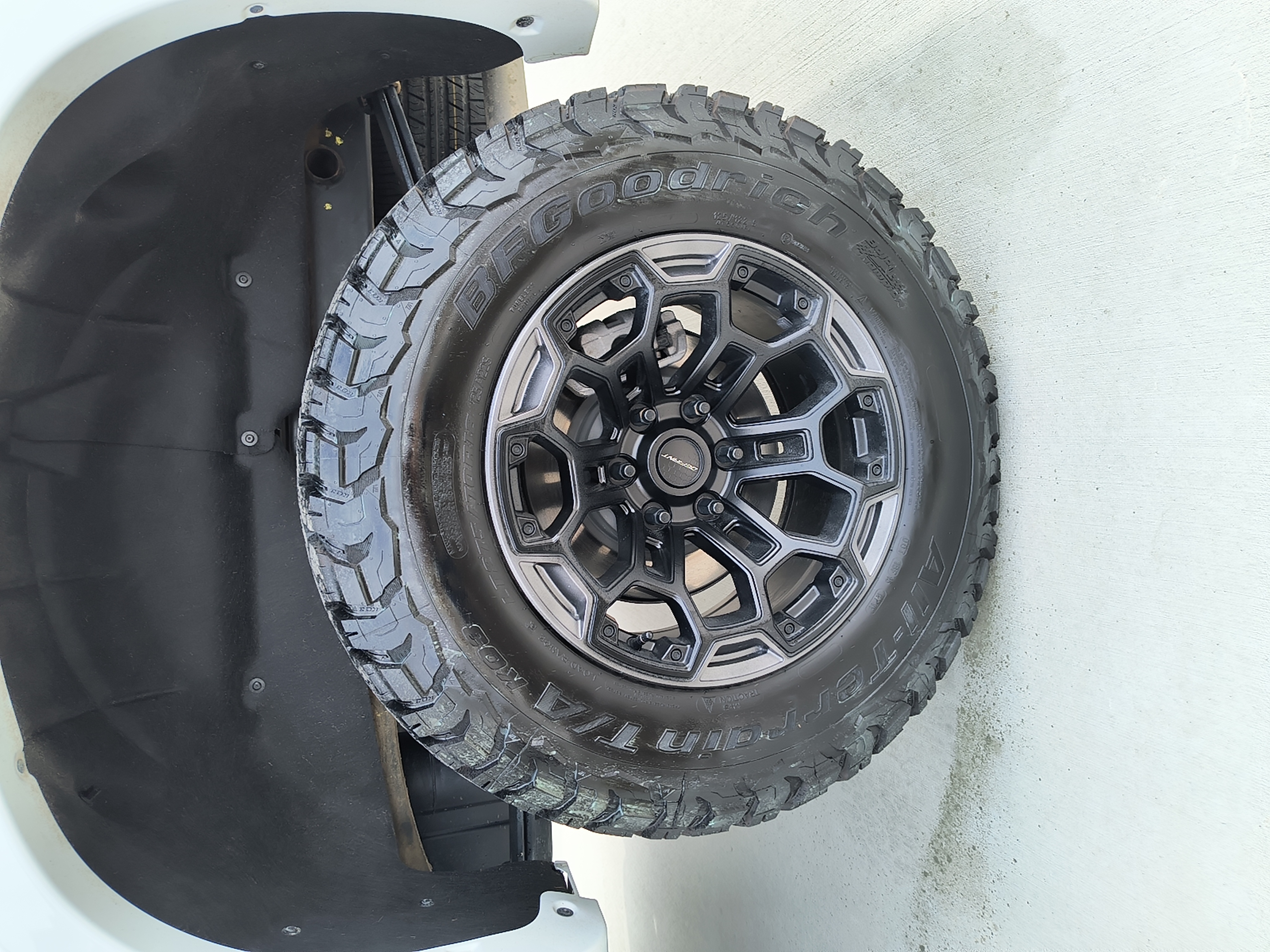 Used 2025 Chevrolet Silverado 1500 LT Trail Boss w/ Convenience Package II AWD/4WD image 13