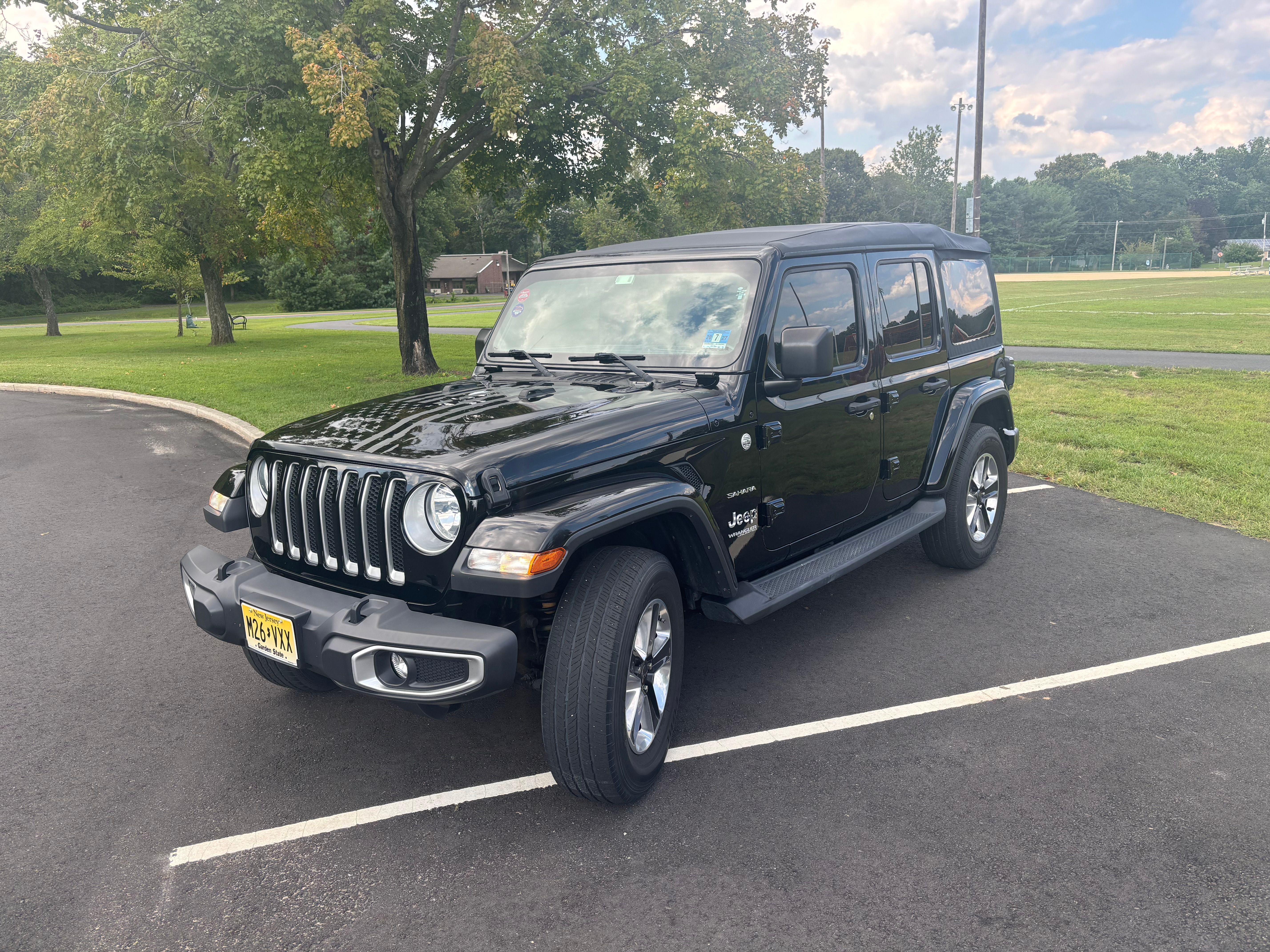 Used 2018 Jeep Wrangler Unlimited Sahara w/ Dual Top Group AWD/4WD image 1