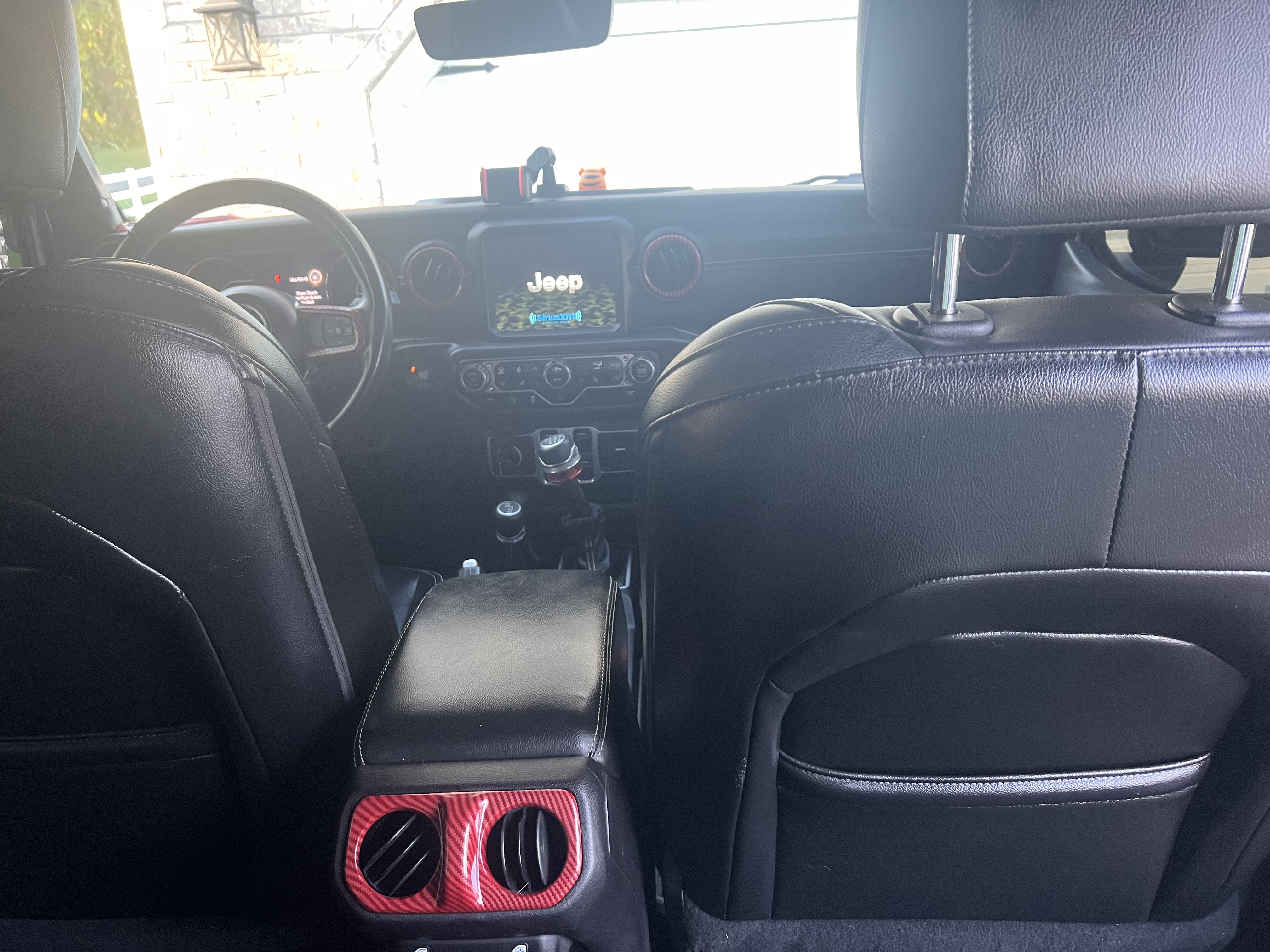 Used 2018 Jeep Wrangler Unlimited Sahara AWD/4WD image 21