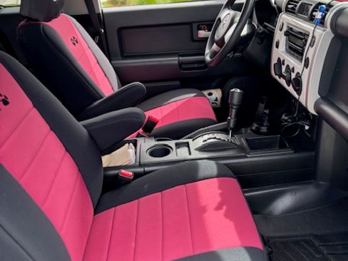 Used 2010 Toyota FJ Cruiser 2WD image 11