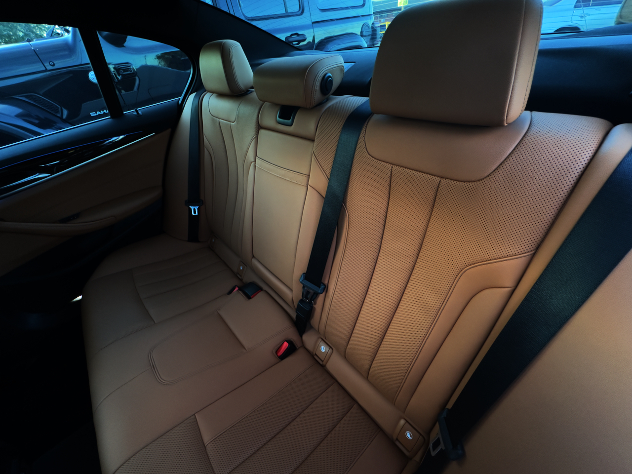 Used 2021 BMW 530e w/ Parking Assistance Package RWD image 5