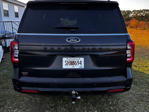 Used 2023 Ford Expedition Limited image 4