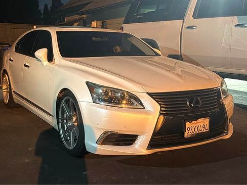 Used 2013 Lexus LS 460 w/ Comfort Pkg image 1