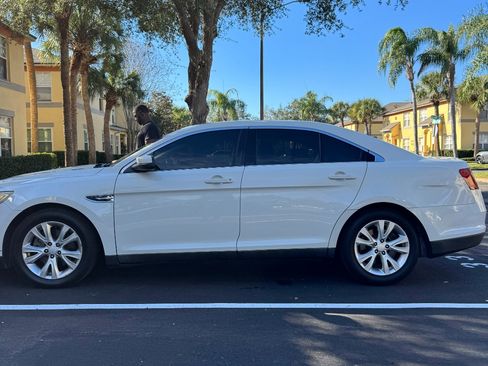 Used 2011 Ford Taurus SEL image 3