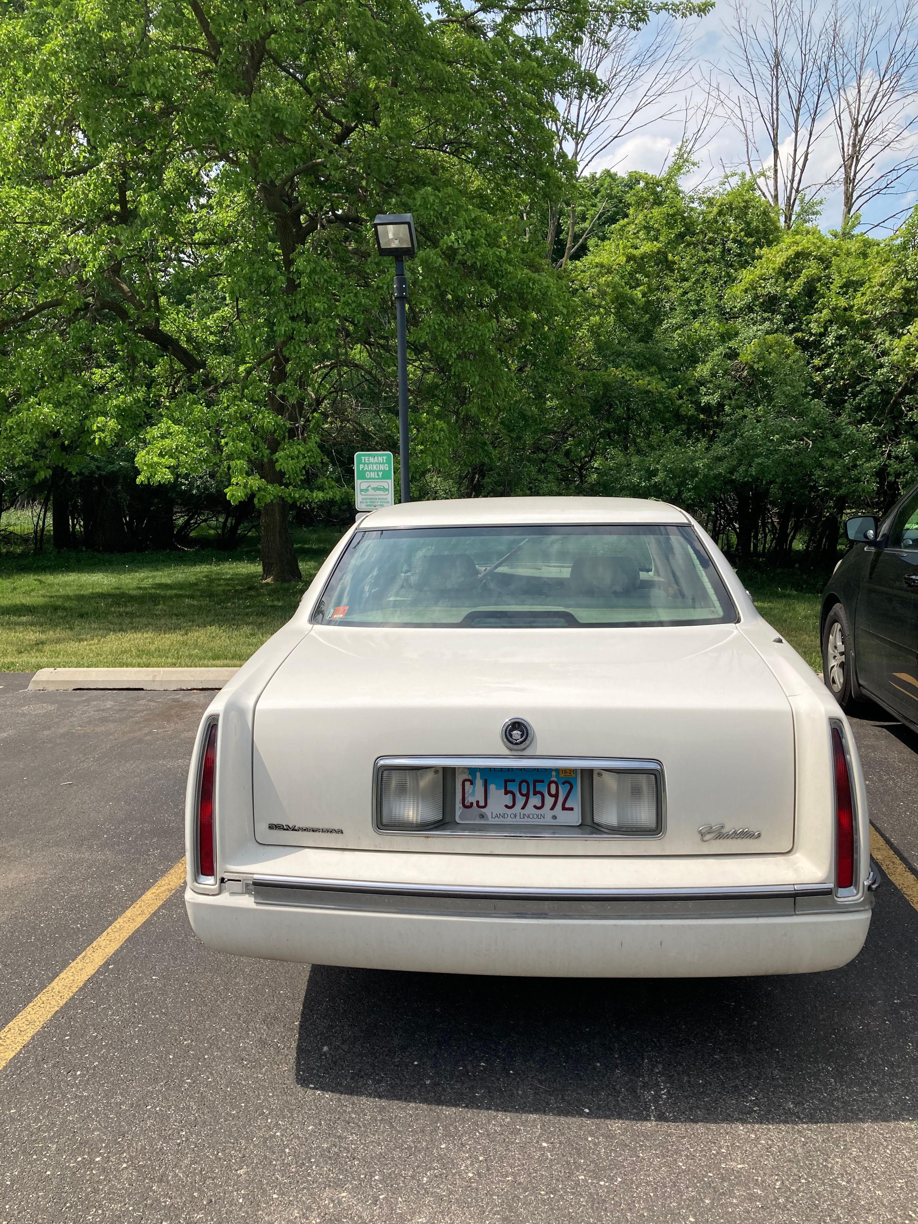 Used 1996 Cadillac De Ville Sedan FWD image 2