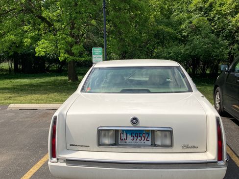 Used 1996 Cadillac De Ville Sedan image 2