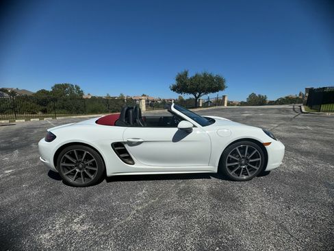 Used 2019 Porsche 718 Boxster Roadster 2D image 11