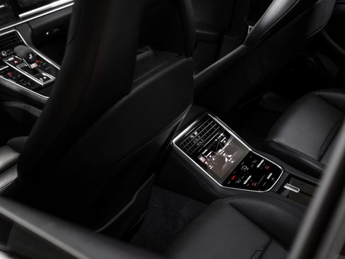 Used 2018 Porsche Panamera 4 image 14
