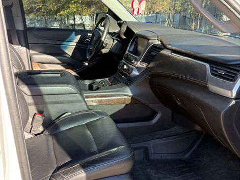 Used 2019 Chevrolet Suburban LT image 17