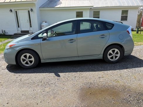 Used 2014 Toyota Prius Four FWD image 5
