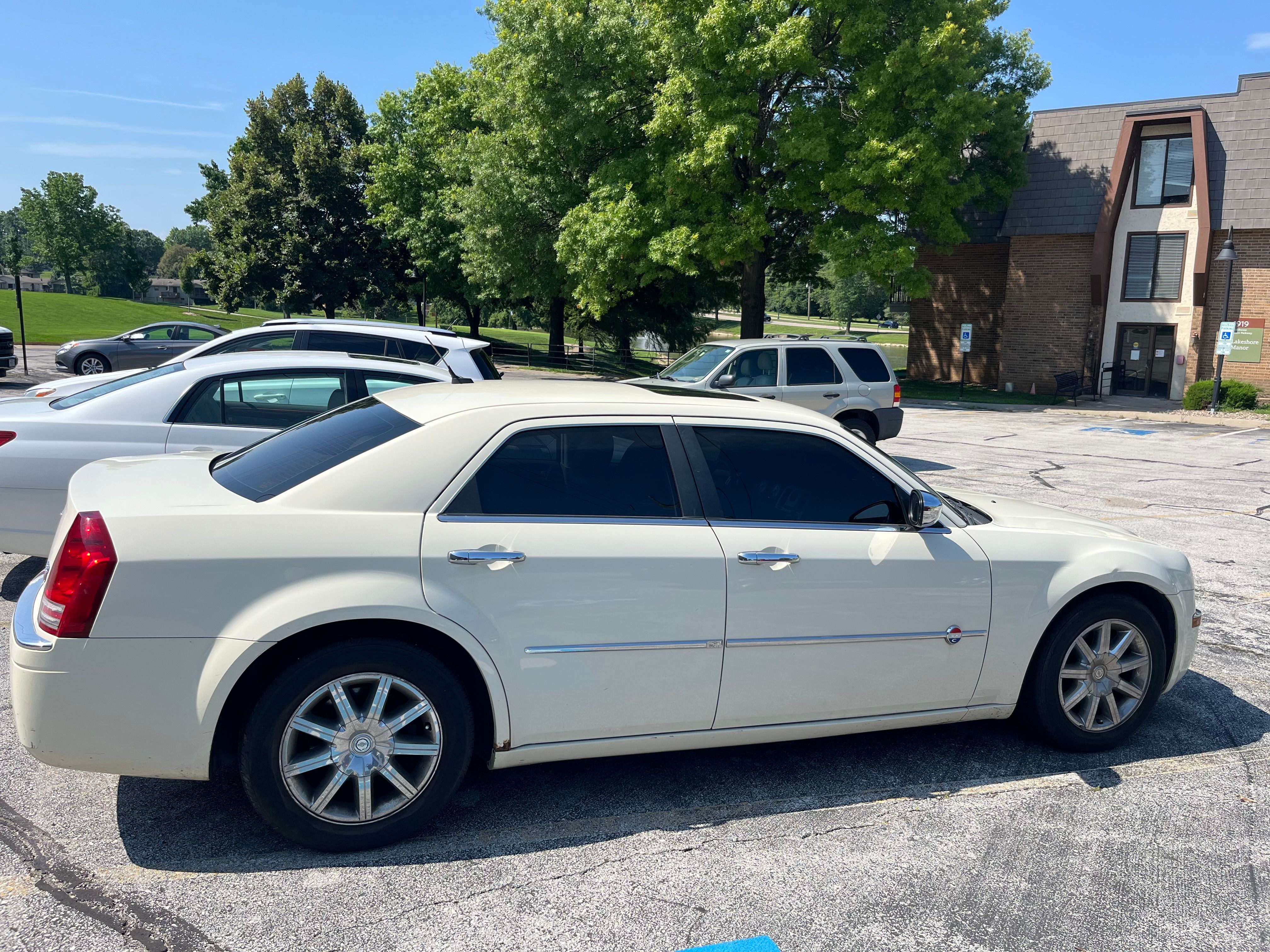 Used 2008 Chrysler 300 C RWD image 2