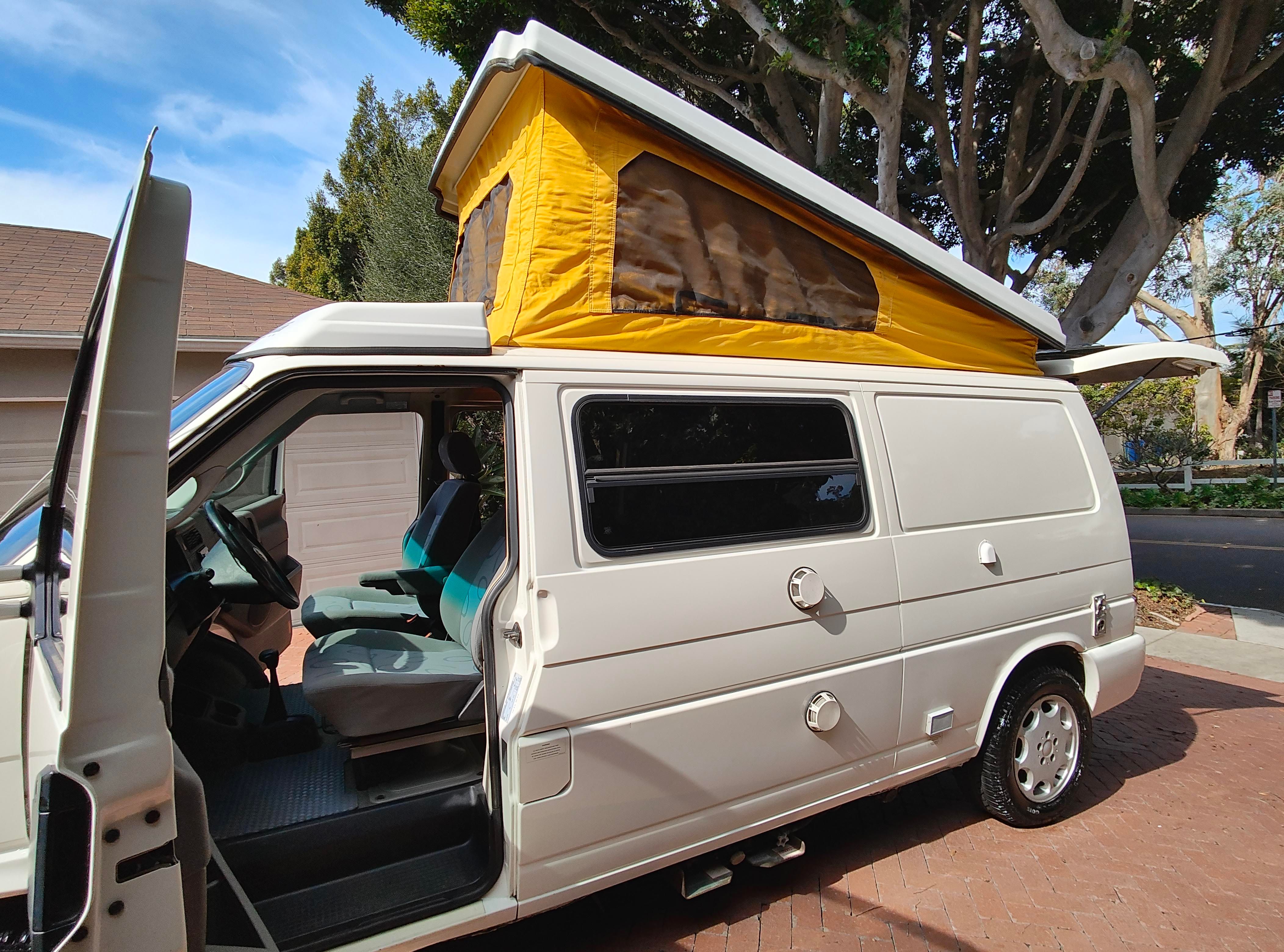 Used 2000 Volkswagen Eurovan Camper FWD image 2