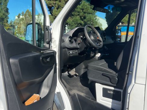 Used 2020 Mercedes-Benz Sprinter 2500 image 9