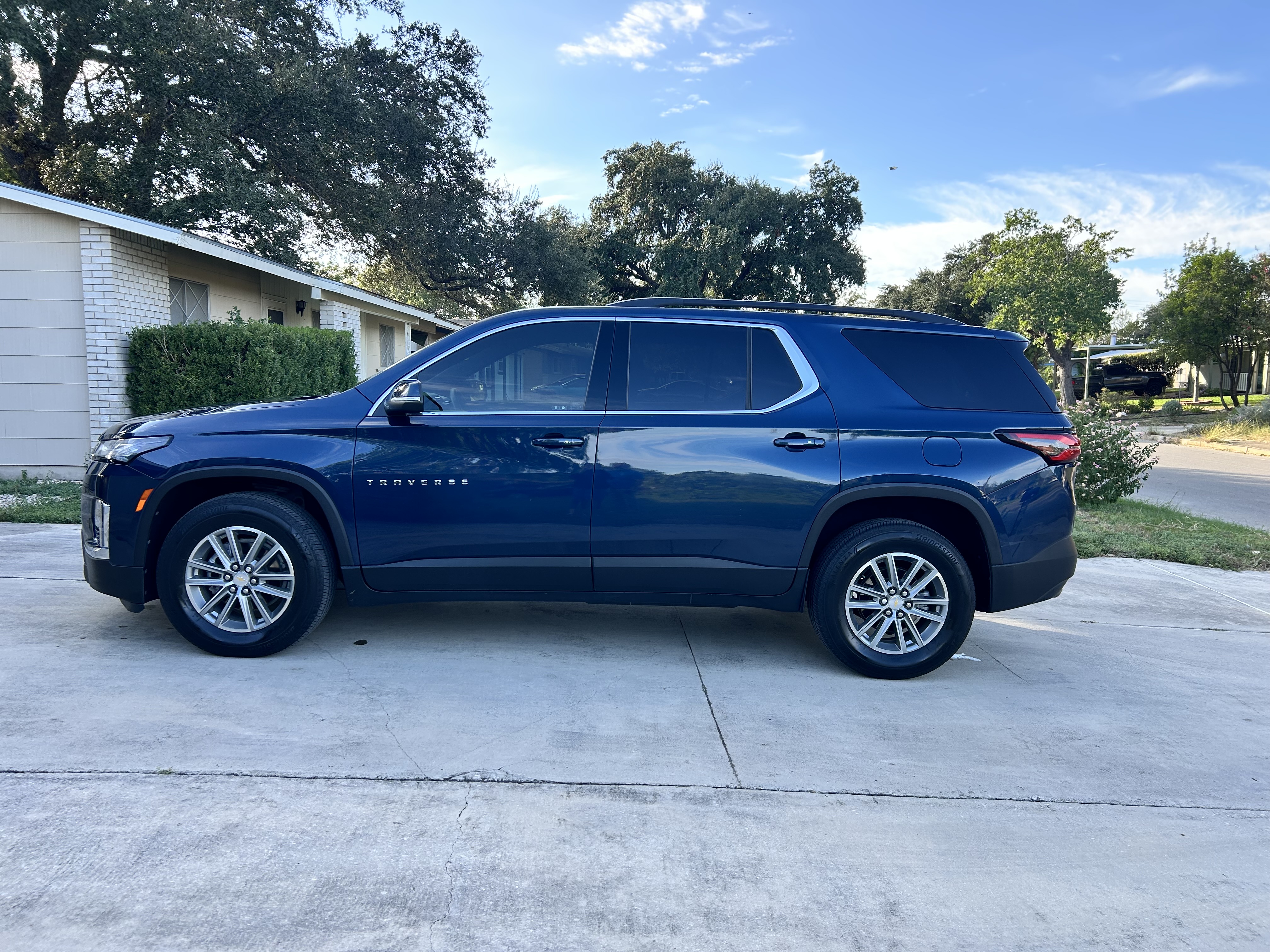 Used 2023 Chevrolet Traverse LT FWD image 12