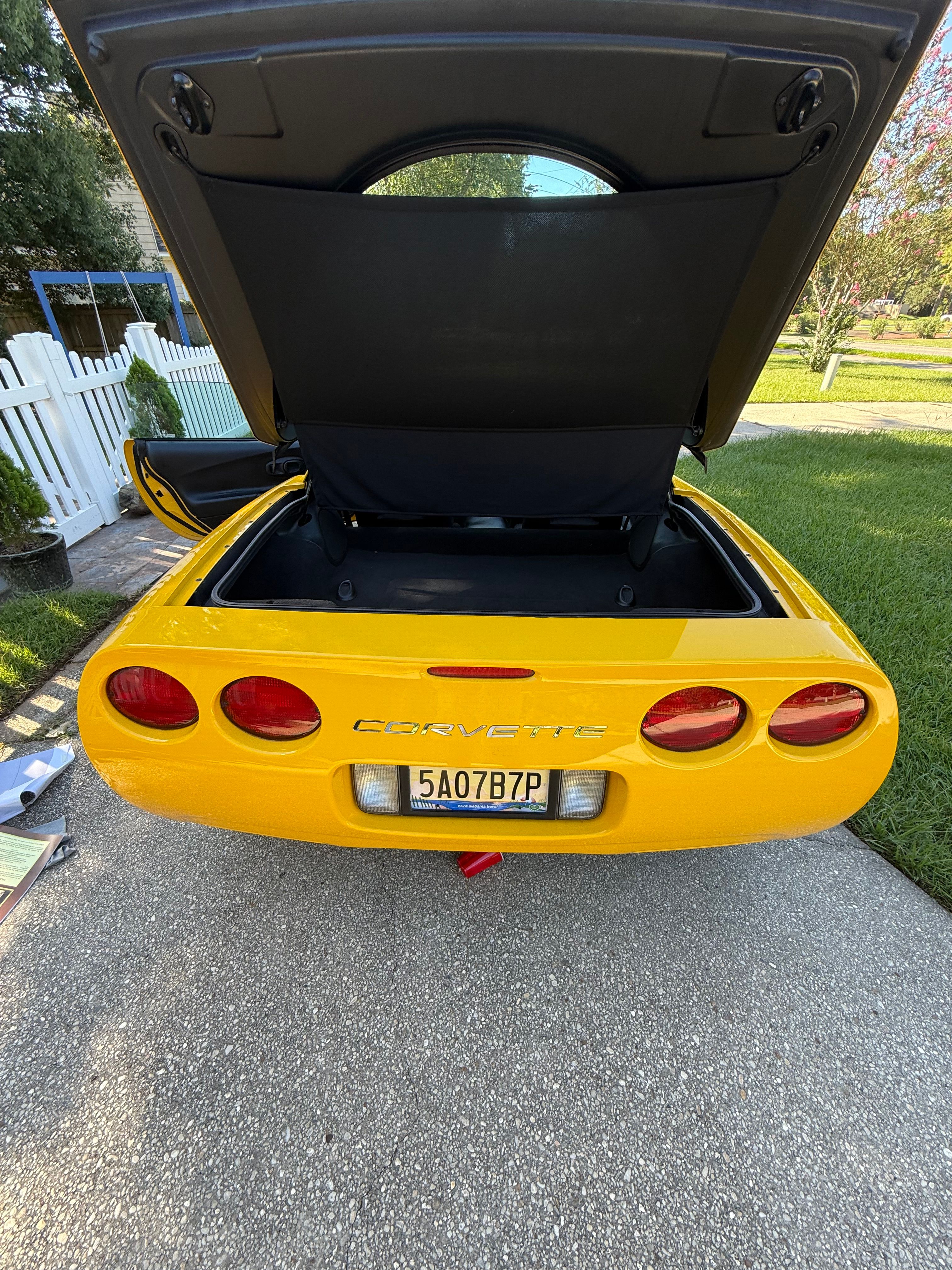 Used 2003 Chevrolet Corvette Coupe w/ Preferred Equipment Group RWD image 8