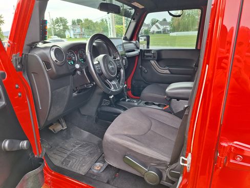 Used 2013 Jeep Wrangler Unlimited Sport w/ Connectivity Group AWD/4WD image 8