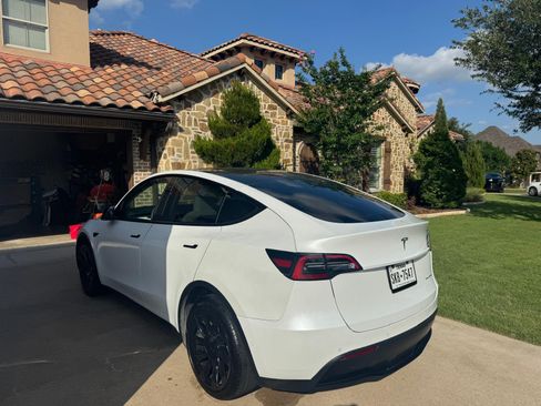 Used 2021 Tesla Model Y Long Range AWD/4WD image 7