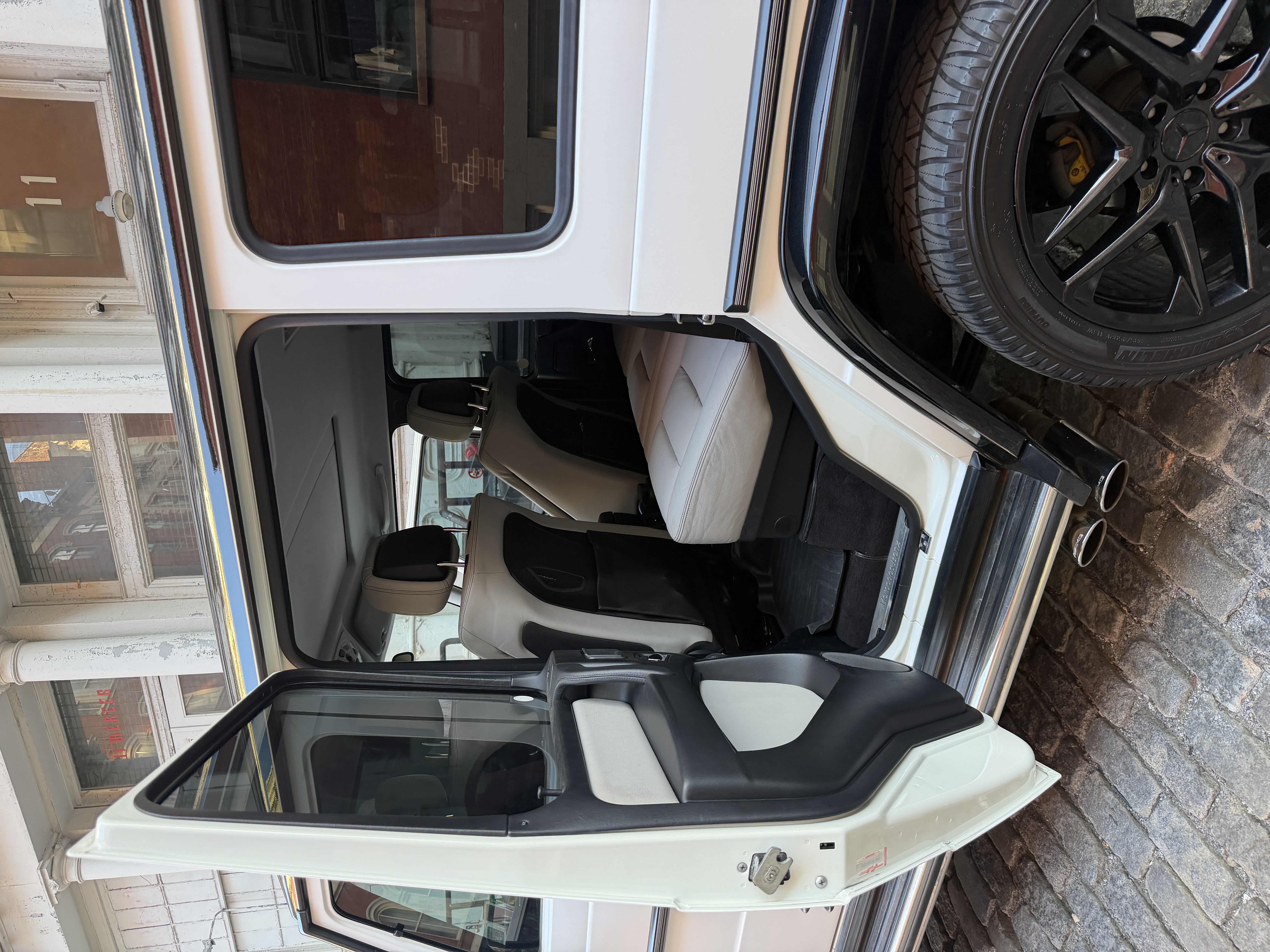Used 2011 Mercedes-Benz G 550 image 11