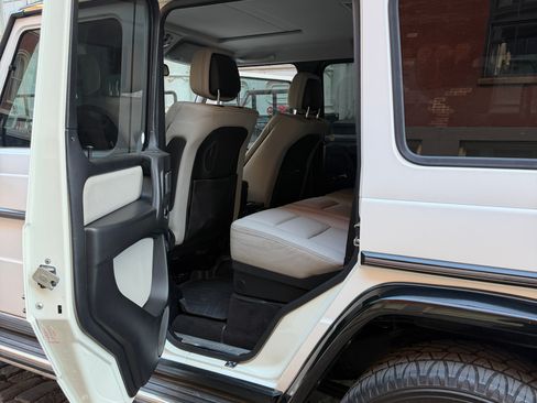 Used 2011 Mercedes-Benz G 550 image 11