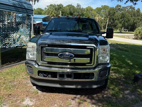 Used 2011 Ford F250 XLT w/ XLT Interior Pkg AWD/4WD image 2