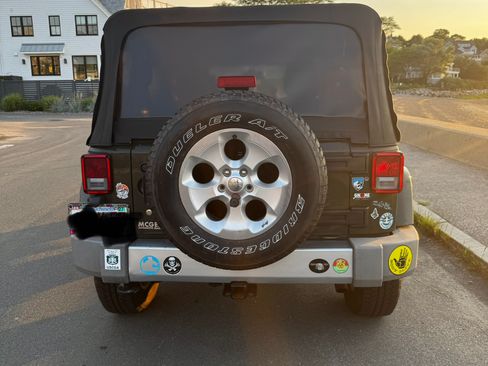 Used 2015 Jeep Wrangler Unlimited Sahara w/ Connectivity Group AWD/4WD image 11