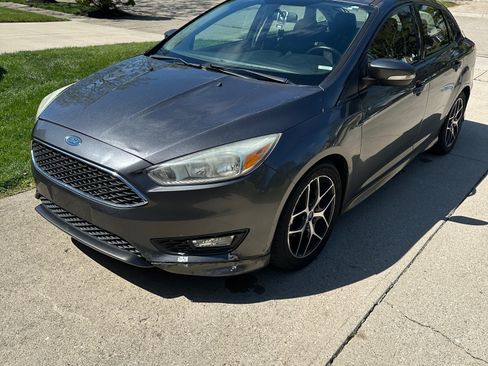 Used 2015 Ford Focus SE w/ SE Sport Package FWD image 1