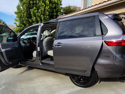 Used 2020 Toyota Sienna XLE Premium image 10