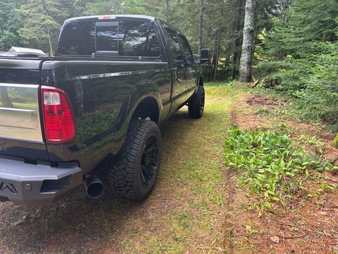 Used 2015 Ford F250 Platinum w/ FX4 Off-Road Package AWD/4WD image 6