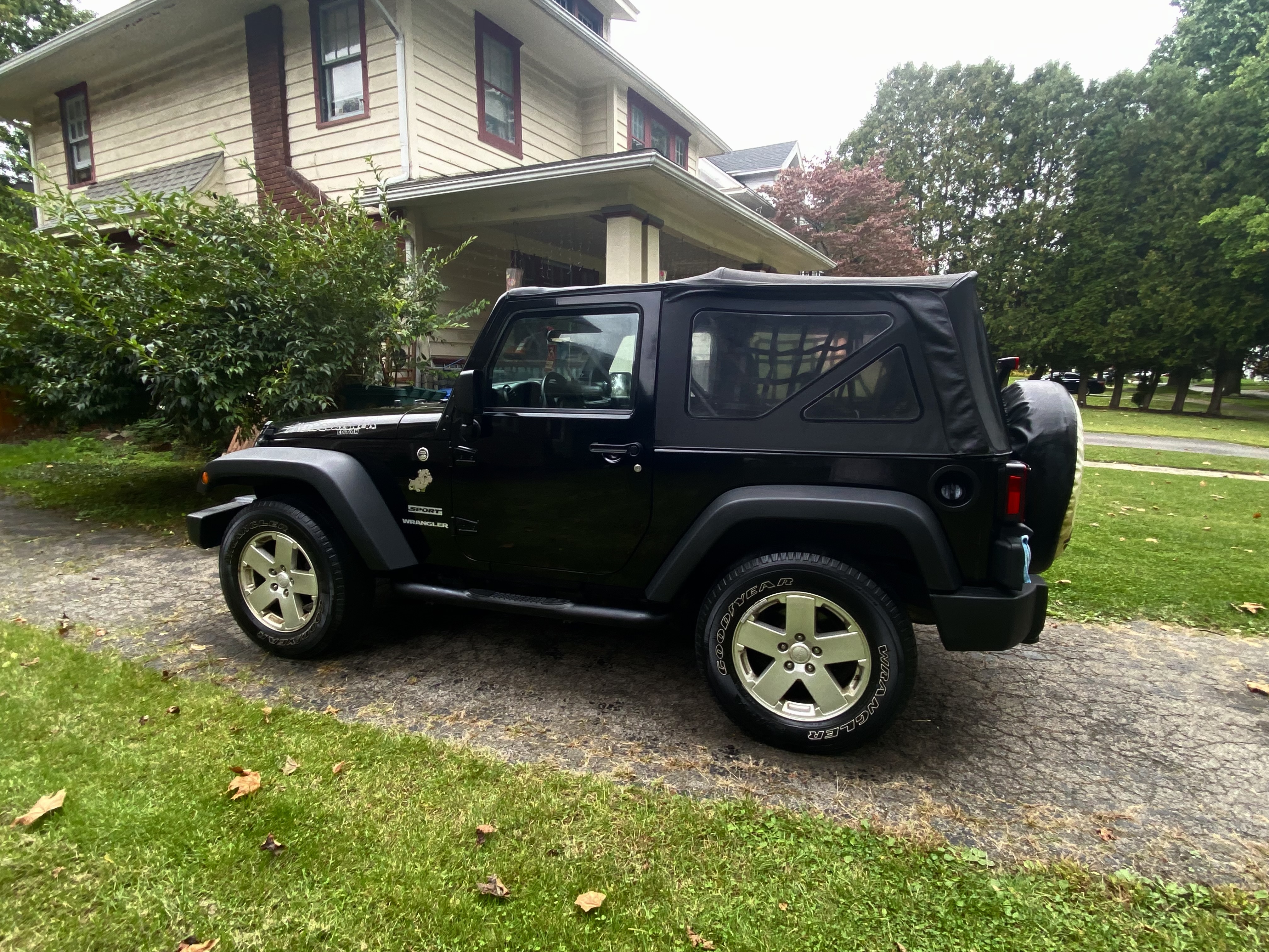 Used 2013 Jeep Wrangler Sport AWD/4WD image 4