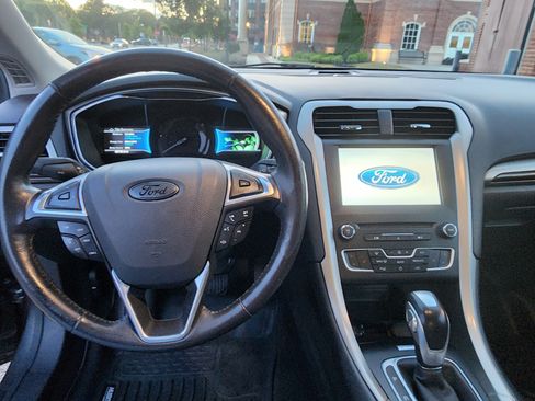 Used 2016 Ford Fusion Energi SE image 8