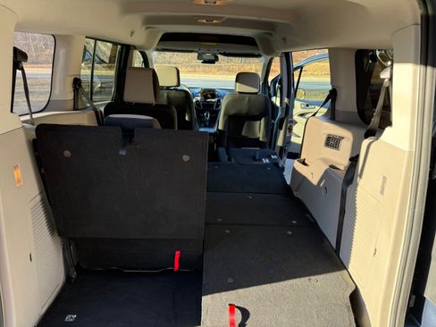 Used 2022 Ford Transit Connect XLT w/ Trailer Tow Package image 11
