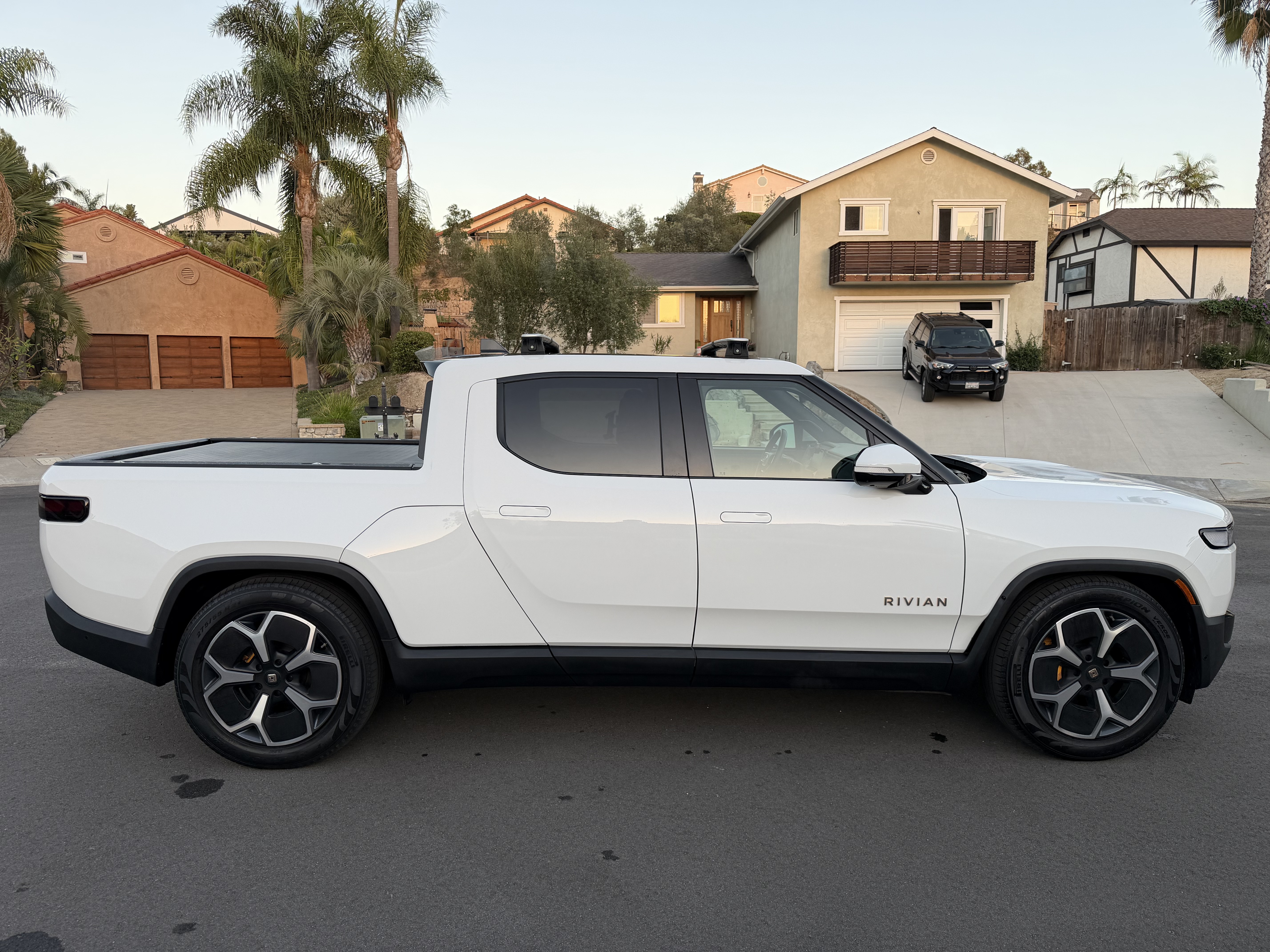 Used 2022 Rivian R1T Adventure AWD/4WD image 8