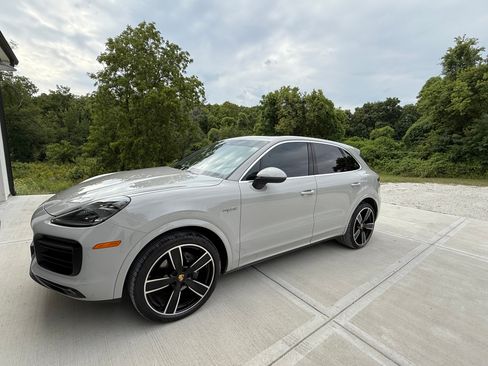 Used 2022 Porsche Cayenne E-Hybrid image 16