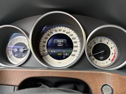 Used 2014 Mercedes-Benz E 350 4MATIC Sedan image 17