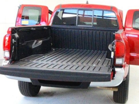 Used 2018 Toyota Tacoma SR5 image 9