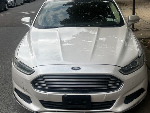 Used 2014 Ford Fusion SE FWD image 4