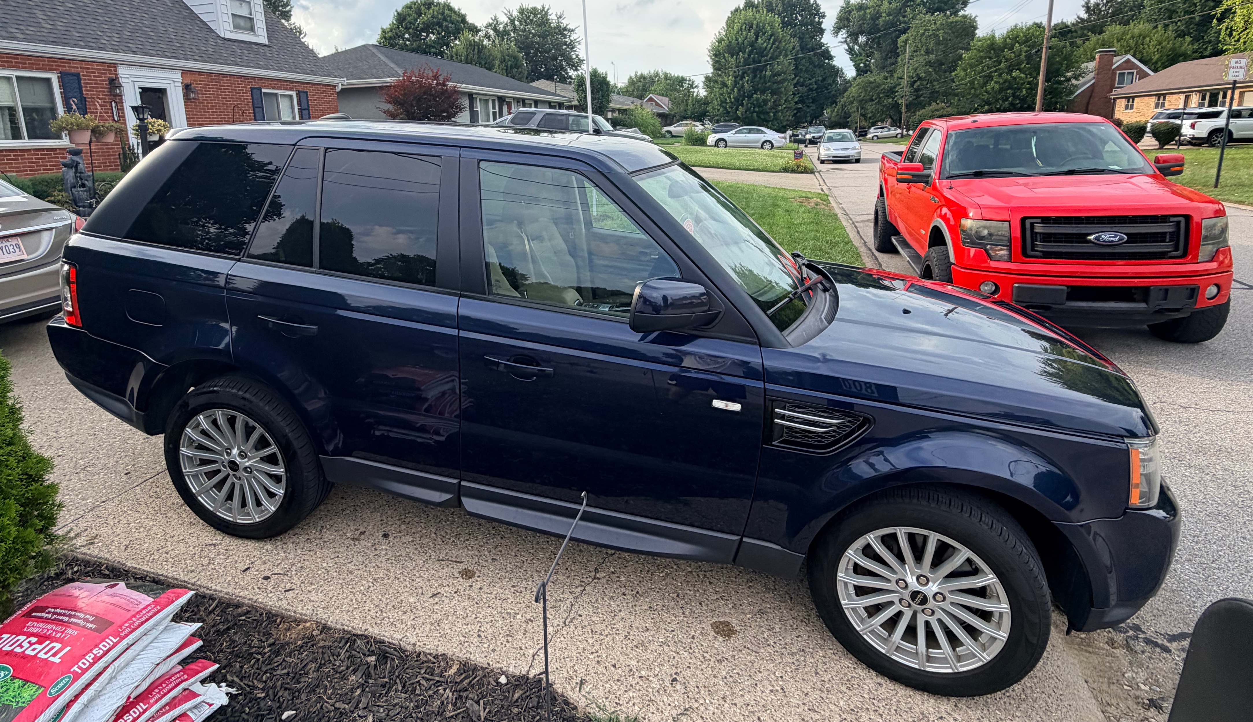 Used 2013 Land Rover Range Rover Sport HSE w/ Climate Comfort Pkg AWD/4WD image 1