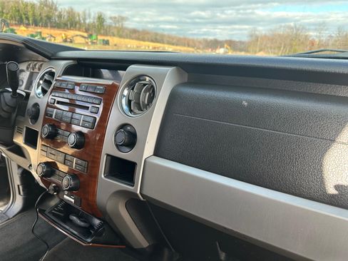 Used 2010 Ford F150 Lariat image 1