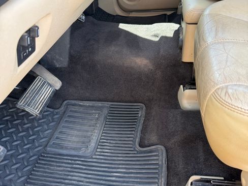 Used 2011 GMC Sierra 2500 SLE w/ SLE Preferred Package image 5