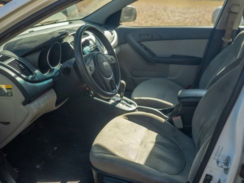 Used 2010 Kia Forte EX image 12