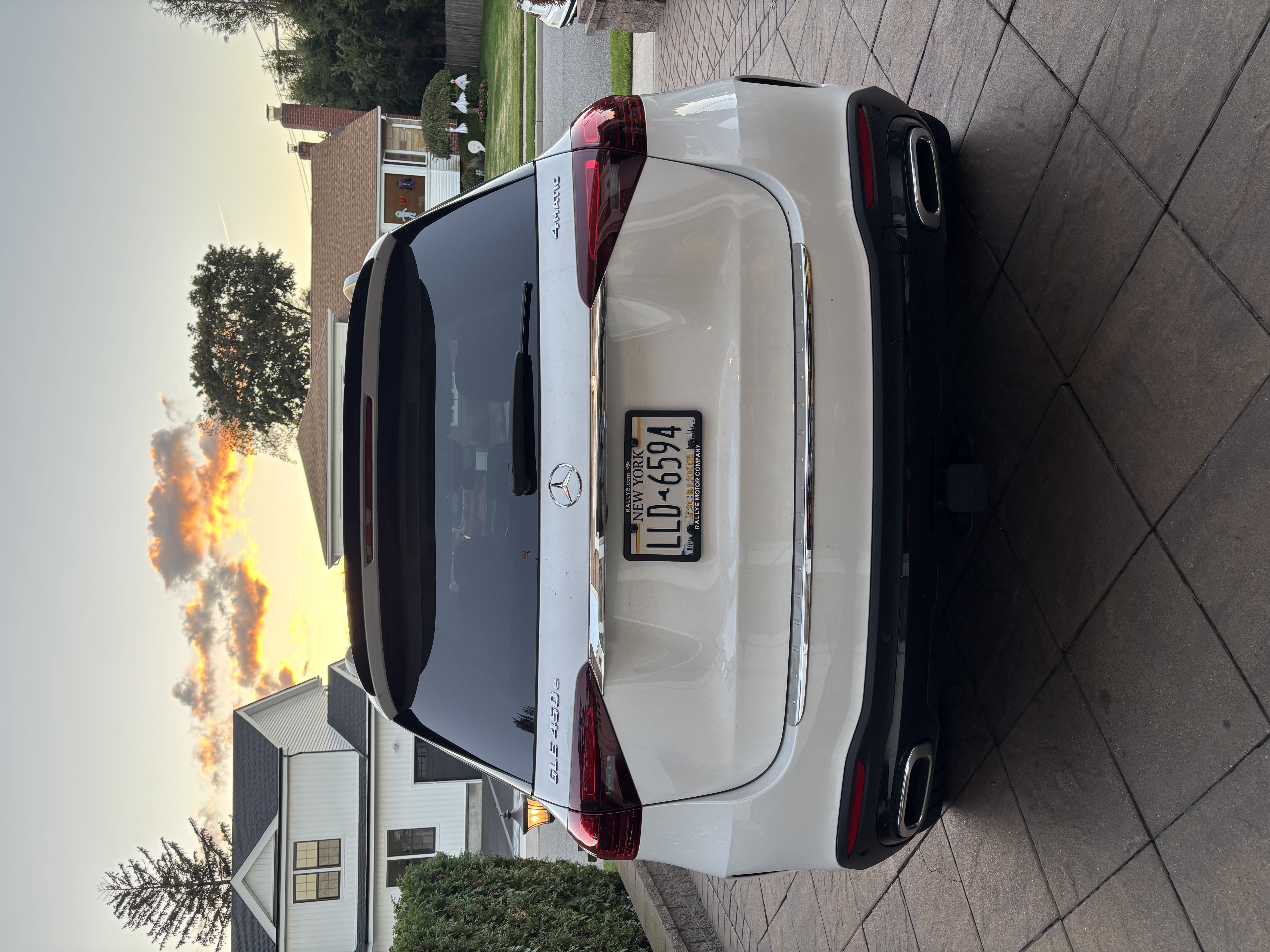 Used 2024 Mercedes-Benz GLE 450e 4MATIC image 11