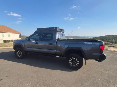 Used 2019 Toyota Tacoma TRD Off-Road w/ Technology Package image 5