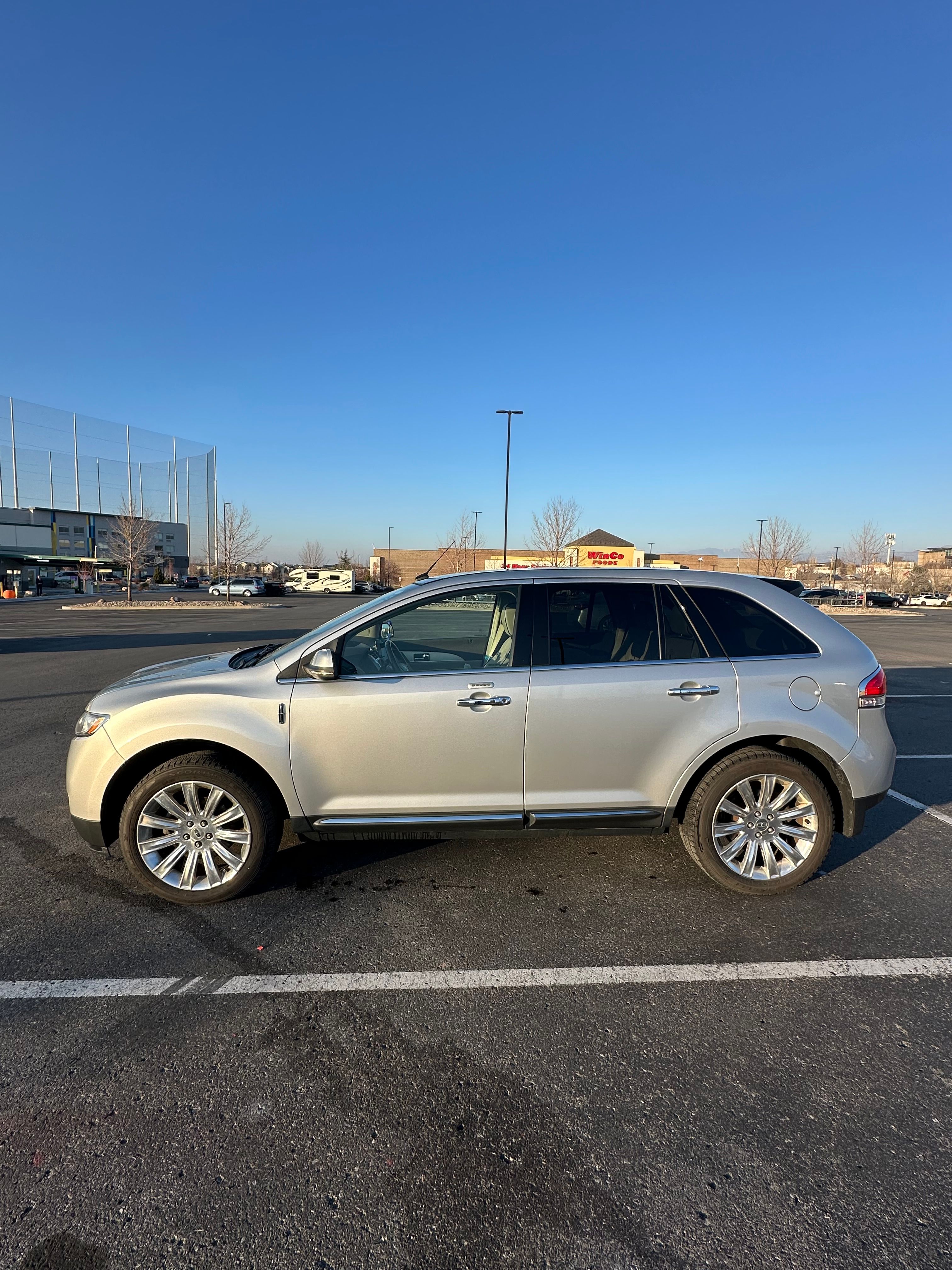 Used 2013 Lincoln MKX AWD image 5