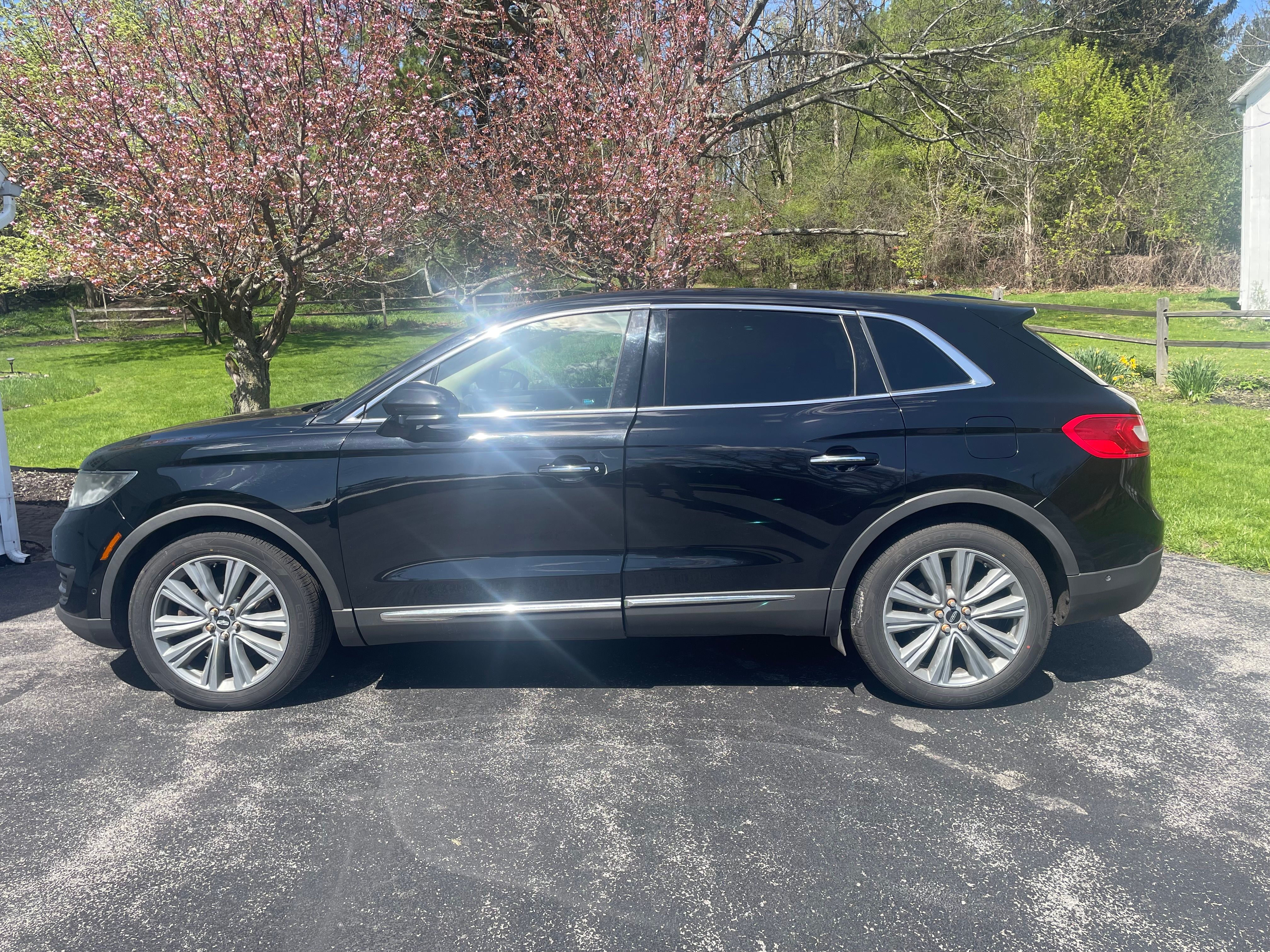 Used 2016 Lincoln MKX Reserve w/ Technology Package AWD/4WD image 1