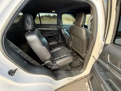 Used 2019 Ford Explorer Sport w/ Equipment Group 401A image 8