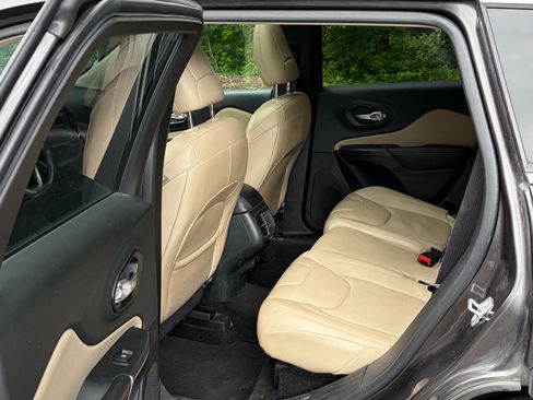 Used 2015 Jeep Cherokee Limited w/ Luxury Group FWD image 6